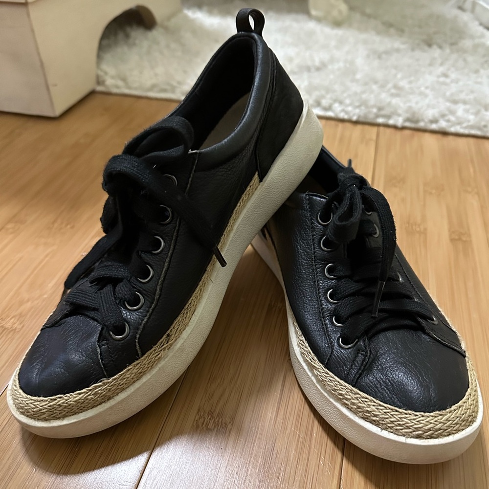 Vionic Women Black Winny Essence sneaker Size 7 Leather